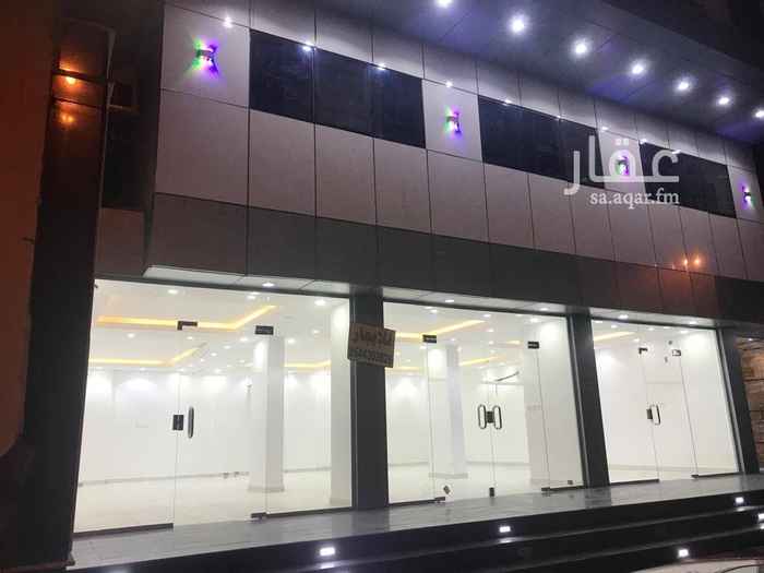 1751118 عماره تجاريه جديده للبيع بحي الربوه مساحتها ٤٠٠متر شارعين متظاهرين شارع ٣٠ مزدوج وشارع ١٢متر ٦ادوار من ٢٣شقه منها ١٩ شقه من غرفتين وصاله وحمام ومطبخ راكب و٣شقق من تلات غرف وشقه من غرفه وتلات معارض الدخل السنوي ٥١٥الف صافي الدخل بموجب العقود الإلكتروني مصعد راكب دور مواقف جميع الخدمات موجوده حارس بقلات مطاعم مغاسل وخلافه الشقق تشطيب ممتاز جميع الشقق راكبه المطابخ المنطقه حيويه والموقع العماره ممتاز،،،،،،،،،،، والله المستعان مطلوب ٥مليون ونص فيها تفاوض انشاء اللة مع الزبون الصامل