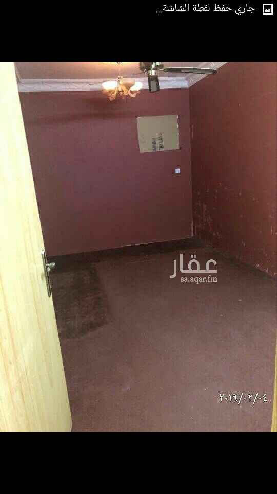 1382295 ملحق علوي ايجار سنوي 14000 شامل الكهرباء والماء
2 غرفه الارضيه باركيه مطبخ راكب 1 حمام سطح مستقل
للتواصل 0554490665