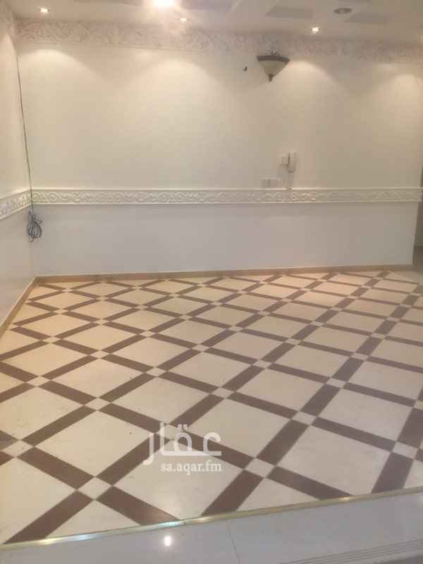1555471 يوجد ملحق علوي فيه غرفتين ودوره ومياه ومطبخ وسطح٨٠٠٠