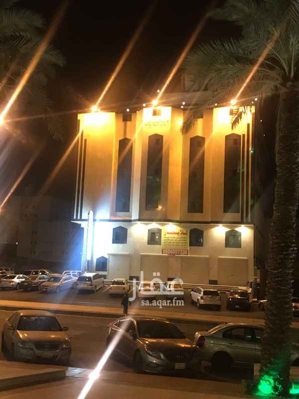1291075 معرض 2
على شارعين تجارية مكة الشوقية خلف النوري امام اسواق العثيم و جامع البلد الامين شارع 40م وشارع 35م
مساحة المعرض الارضي 70م مع ميزانين 60م اجالى 130م