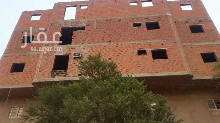 1207738 عمارة مكونة من دور تسوية به شقتين شقه ٥غرف و٣حمامات و مطبخ وشقه ٤غرف و٢حمام ومطبخ داخله به الكهرباء ومسكونة منذ ١٠ سنوات ودور أرضي مشطب ٩٠% به شقتين كل شقة ٧ غرف ومطبخ و٣ حمامات وغرفة خادمة بحمام ودورين متكرر نفس مواصفات الأرضي به تمديدات كهرباء وسباكة وملحق ٥غرف وخزانين أرضي