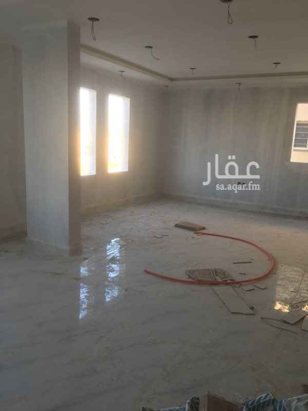 1650244 عماره تجاريه تقع في لبن شارع نجران الواجهة شرقية تتكون من (٥) صالات ميزانين و(٥) مكاتب بمساحات مختلفة تبدأ من ٨٠م٢ - ١١٠م٢ مؤسسة بالنت والكاميرات والاتصالات واسلاك صحون استقبال التليفزيون وبها مصعد ،تصلح صيدليه حيث يوجد بجوارها شركة طبية تعمل في مجال المختبرات وقريية جدا على بعد امتار من شارع الشفاء بجوار المطعم الذهبي