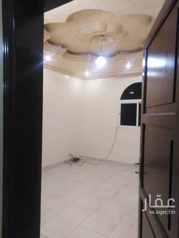 1629974 للايجارشقتين مقابل بعض مدخل واحد وحمامين ومطبخ وصاله مجدده ماشاء الله صاله كبيرهاوغرف حلوه موقع ممتازجدا قريب من خدمات تفتح علي حديقة ومسجد قريب منها للمفاهيم اتصل بنا وشكرا