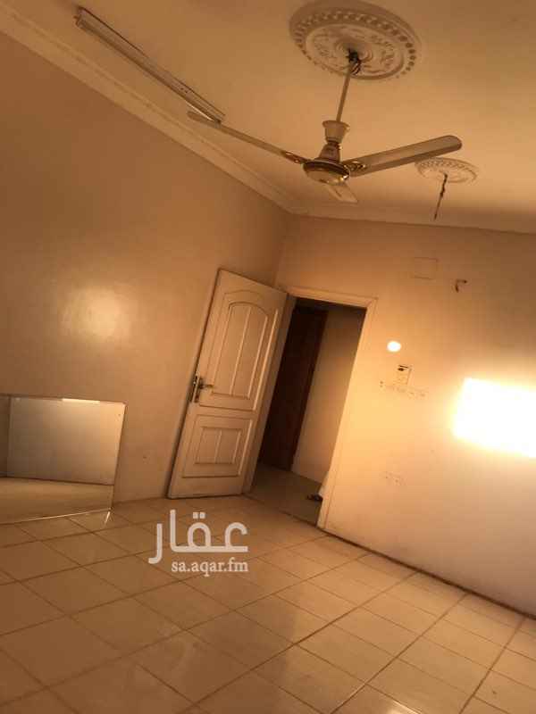 1438535 اربع غرف وصاله وحمامين ومطبخ ومدخلين لشقه المصعد قيد الانشاء.
يتم تنظيف الشقه وتكميلها قبل ان يتم تسليمها للمؤجر.