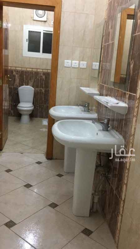 1550015 شقة ٤ غرف وصالة مجددة بقرب مسجد الرحمة ببطحاء قريش خلفها الحديقة وممشى ب ٢٠ ألف سنوي او ١٧٠٠ شهري