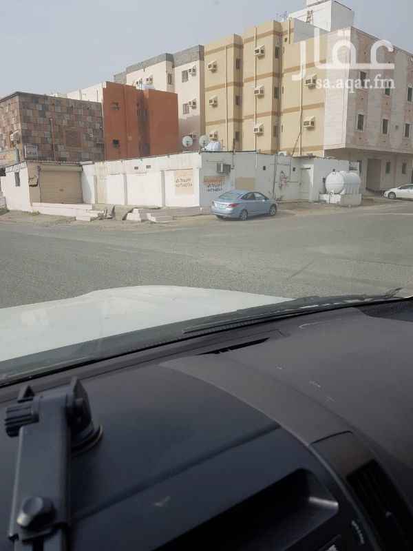 1273461 أرض للاستثمار طويل الأجل.
مكة المكرمة /داخل الحرم/شرق مكة/حي العسيلة .
تقع على الشارع الرئيسي للحي بعرض 60م وشارع فرعي بعرض 25م.
مساحة الأرض 400 م.
يوجد بها الأن انشاءات مؤقتة عباره عن 9 غرف عمال كل غرفة بحمام..وخزان ماء مسلح و بيارة صرف.
البناء المرخص للموقع 3 أدوار وملحق والموقع تجاري سكني.
السعر قابل للتفاوض على رقم الجوال.