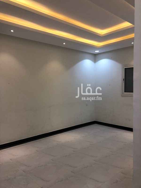 1551676 دور مسروق يحتوي على غرفتين ومجلس ودورتين مياه ومطبخ وصاله.
نقبل الايجار السنوي والشهري.