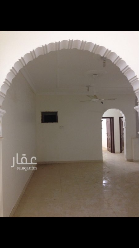 1209215 شقه 4 غرف شمال محطة الوطن 1200 شهريا الماء مشترك بالوايت والكهرباء عداد مستقل لكل شقه المراسله عن طريق الواتس ولا نستقبل المكالمات3 شهور مقدما والتاجير اكتروني