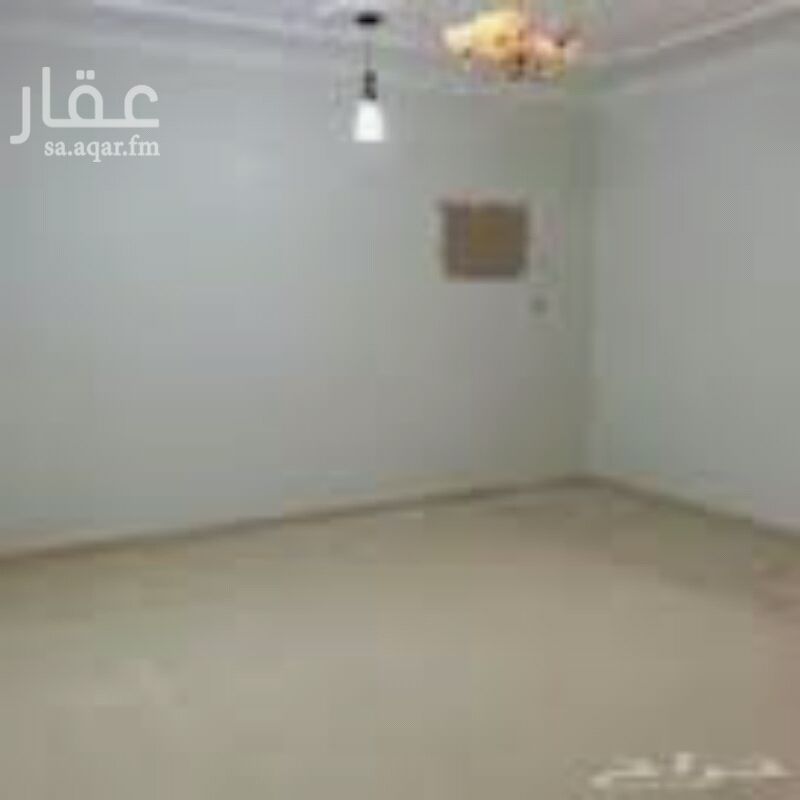 581559 غرفه بحمام تنفع لحارس أو سواق بها مكيف و مساحتها 3.5 × 2.5 تقع في ارتداد العماره في حي النزهه أمام مسجد الشربتلي شارع عروان