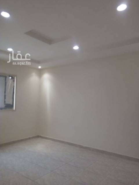 1688695 الشقه بيها غرفه نوم كبيره
وبيها حمام كبير الشقه بس مكيفات اسبليت
الشقه مجدده بالكامل وجاهزها للسكن