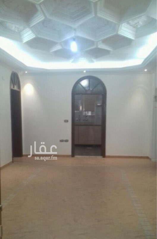 906488 للإيجار شقة دور كامل ٣٠٠م للعوائل في الدور الثاني لا يوجد مصعد ، المبني مجدد بالكامل في حي الصفا في جده نافذه علي شارع الشاكرين خمس غرفة بمساحات كبير
٢ صالون رجال و سيدات بمدخل خاص وحمام ضيوف + جناح غرفه نوم رئيسيه مع حمام خاص، ٢ غرف نوم اطفال مع حمام مشترك +صالة داخلية كبيره ، مطبخ راكب جديد ، دش مركزي مطلوب ٣٧ الف علي دفعتين + ١٠٠٠ ريال تامين الرجاء الاتصال خلال النهار و عدم الاتصال بعد الساعه ٩ مساء