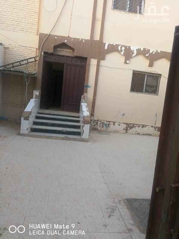 1639885 للتواصل ج 0538010975
شقة ارضية
٣ غرف وحمام داخل ومطبخ
مجلس خارجي سقف شينكو
حوش مدخل سيارة 🚗
الموقع قريب خريص شرق البنك الاهلي قريبه من مسجد الهزاع