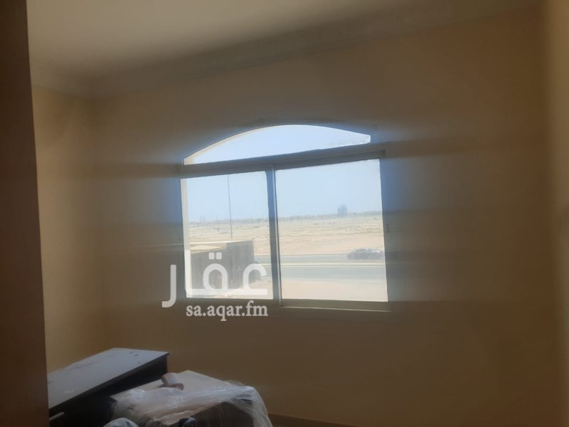 1692433 شقة فاخرة للايجار داخل فيلا تقع بحي البساتين مقابل قصر الأمير خالد الفيصل الموقع راقي جدا وآمن
تتكون من غرفتين نوم
صالة جلوس
وصالة غرفة ضيوف مع غرفة سفرة
٣ حمامات
المطبخ راكب
والمكيفات راكبة
تقع في الدور الأول
الشبابيبك كبيرة جدا