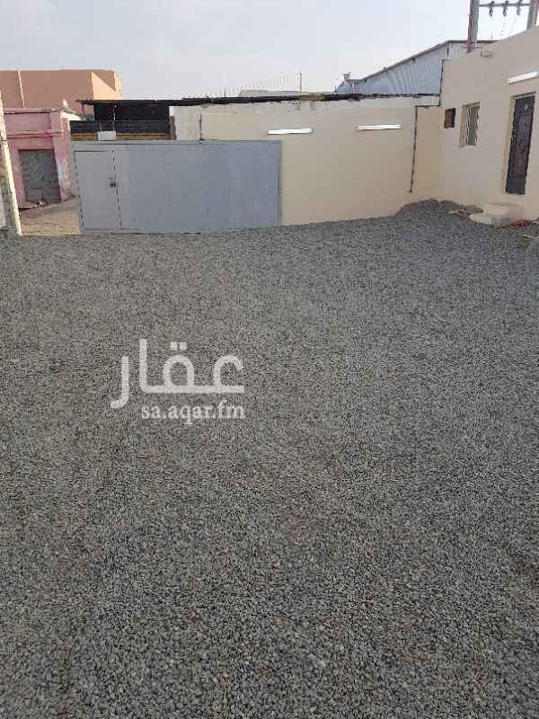 875751 العرض لايزال ساري عروض مغريه مستودع به كافة الخدمات ماء وكهرباء وبسعر مغري جدا ومنطقة حيويه قريبه من الحرمين والمطار وطريق مكه الجديد وبه غرفتين وحمام ومطبخ جاهزه .