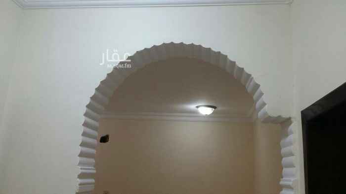 1667395 شقة بالدور الأول قريبه من شارع عبدالرحمن بن عوف خلف صيدلية النهدي والاجار 20الف ومابنقصر مع الصامل.
0504701687