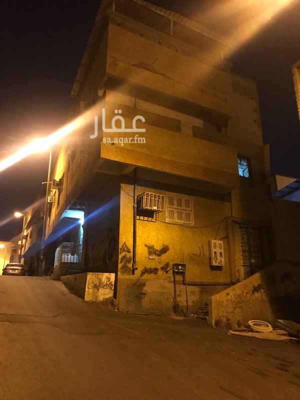 1644091 منزل يتكون من دورين كل دور من اربع غرف وصالة موجر على عمالة ب2000 ريال شهريا تقريبا بالقرب من شارع عكاظ ويتوفر به وبقربه جميع الخدمات والسعر 250000 قابل للتفاوض بالمعقول والمساحة 127 م2