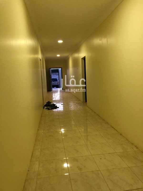 1702187 شقة بحي المستودعات بعنيزة بجوار مصنع قمحيات وبجوار حي الفهد موقع ممتاز وقريب من جميع الخدمات تنفع كا شقه سكنيه او بديل عن الاستراحه
مكونه الشقه من غرفتين ومجلس ومطبخ ومغسله ودورة مياه
دور أرضي
مجمع شقق
يوجد مكان لوقوف السياره
يوجد 3 مكيفات سبلت
كهرب كل شقه تنزله فاتوره منفصله
الماء على المالك
غرفتين مفروشه ارضيتهن بالكامل وغرفه نصها مفروشه
متبقي فيها 5 شهور لتنازل ب4000 ريال قابل لتفاوض
و500 قيمة التأمين
تنقل بأسمك وتستلمها على طول
لتواصل واتس 0504731694