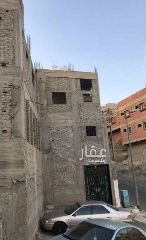 1477638 منزل نصف شعبي ونصف مسلح في جبل النور للبيع مساحته 200م2 مكون من 6غرف وصالتين وحوش و2 دورات مياه ومطبخ
عداد كهرباء وعداد ماء وخزانين ارضية ومواقف خاصة
على ثلاث واجهات وقد وصله الدور في البنك العقاري من قبل سنتين على التظام القديم والبيع لاعلى سوم للتواصل والاستفسار على الرقم ادناه
0565218670
