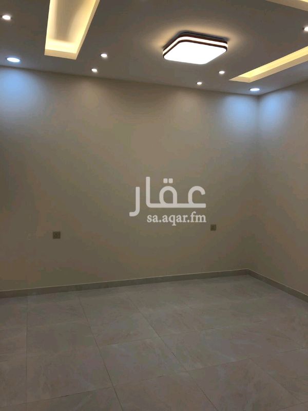 1568044 مواصفات الشقه
١. قربها من دوار وكبري حي الموظفين الذي يوصلك بكل سهوله الى التوجه الى ابها او خميس مشيط
٢. وقوعها واطلالها على مشروع ممشى وحدائق وملاعب رياضيه ستنفذ قريبا بأذن الله .
٣. وقوعها بين جامع المحسنيين ومسجد الحي .
٤. قريبه من جميع الخدمات مثل البقالات والمطاعم ومحلات ادوات الكهرباء والبناء و معظم ما تحتاجه في حياتك اليوميه
٥. وقوعها على بعد امتار من فرع جامعة الملك خالد للدراسات العليا .
٦. توفر مستوصف حكومي وجميع المدارس في الحي .
٧. ان الشارع الذي تقع عليه الشقه قد يصبح تجاري