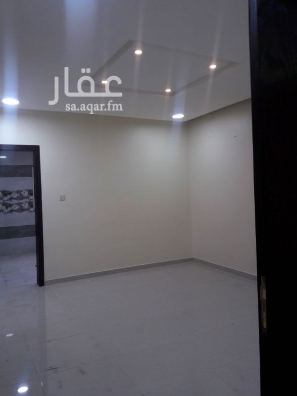 73762 للايجار شقة بحي الفيحاء الدمام (صالة - غرفتين - حمامين - مطبخ كبير - أسقف جبس للغرف و أسقف ديكور للحمامات و المطبخ - يوجد مصعد - التشطيب راقي)
خدمات متوقرة قريبة جدا ( بقالة - مخبز - فوال - مغسلة)
حوش
الايجار السنوي16,000 ريال