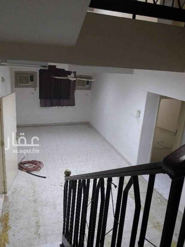 1398244 بيت للإيجار بحي البصيريه القديمه عباره عن دورين واربع غرف تحت واربع فوق وتحتوي على مكيفات ومطبخ راكبات والبيت مجدد بويات وانور