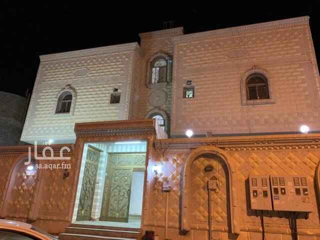 1692414 شقة في الدور الأول 4 غرف حمامين وصاله ومطبخ