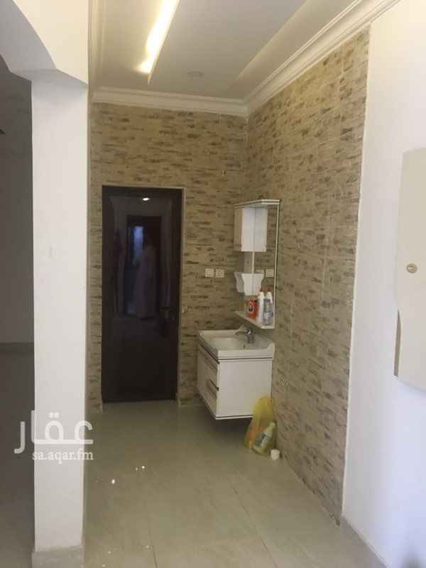 1333412 دور ٤غرف نوم ٢ماستر ومجلس حريم ومطبخين ومجلس رجال ومقلط وصاله وكراج وغرفه سايق وشارع ٣٠مزفلت