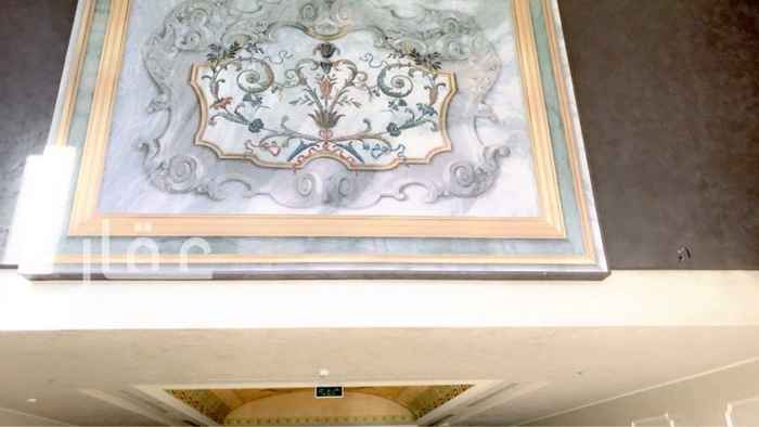 1586782 معرض بحي الياسمين على طريق الملك عبدالعزيز مجهز كاملا بالتكيف والانارة والديكورات واللوحات الفنية يصلح لان يكون معرض حلويات او مقهى او نادي صحي او عيادات طبيه او معرض ديكورات عرض واجهة المعرض 10 متر على الشارع