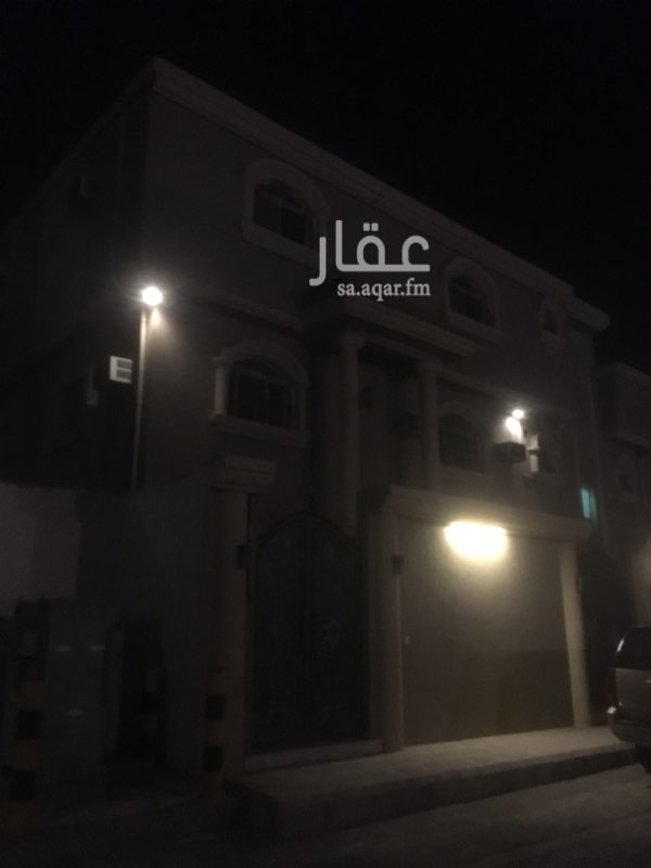 1693880 شقة ارضية مدخلين حوش كبير جانبي وامامي مستودع داخلي وغرفة غسيل مع غرفة خادمة خارجية