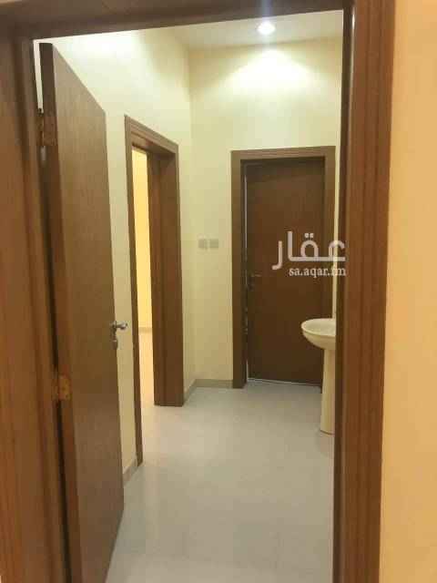1643267 العقار جديد لم يسكن الشقه يوجد لها مدخل رجال يتكون من مجلس رجال ومغسله وحمام ومدخل نساء يتكون من صاله كبيره ومطبخ ومستودع وغرفتين نوم و٢ دوره مياه