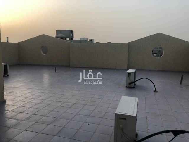 1696307 عقار جديد فيه ٣ شقق كل شقه مدخلين مدخل الرجال يتكون من مجلس رجال ودوره مياه ومدخل النساء يتكون من صاله نساء كبيره ومطبخ ومستودع وغرفتين نوم ودوره مياه ٢ مساحات الغرف مناسبه واجهه العقار شمال بجانب طريق الملك عبدالعزيز . تواصل واتس ٠٥٤٣٩١٨٧٨٥ تواصل مكالمه ٠٥٠٤٩٢٩٩٩٨ . محمد المطيري. بالتوفيق للجميع