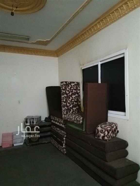 1405453 غرفة و حمام للايجار عزاب سعة شخصين ٢ فقط ، و يوجد اشتراك الماء و الكهرباء على المستاجر ، توجد جميع الخدمات كما في الصورة.
