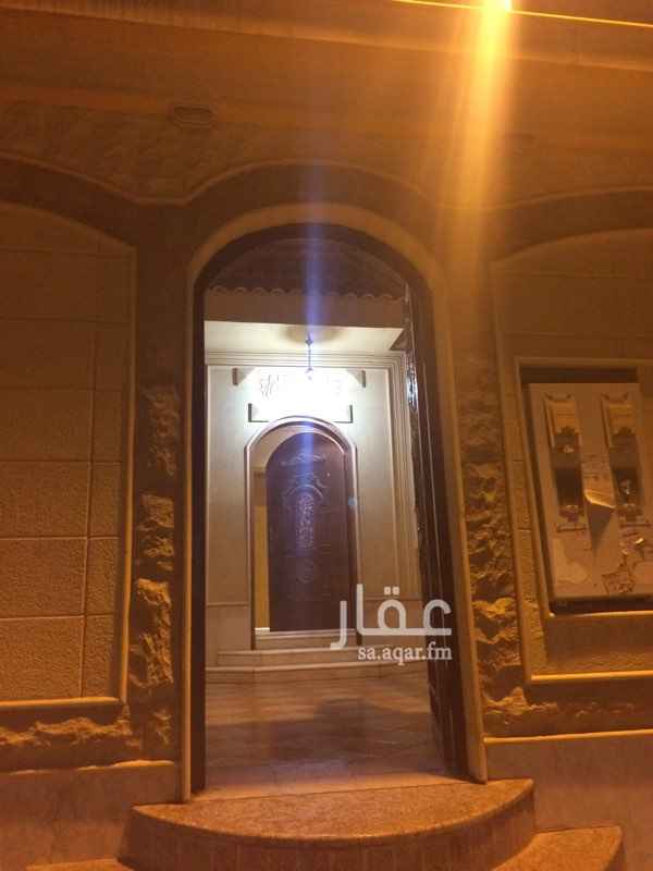 1466180 شقة أرضية مدخل خاص + مدخل حريم مع مدخل الشقق فوق
تتكون من حوش من مدخل الرجال ومجلس ومقلط وصالة وغرفتين نوم واحدة منها رئيسية ودورتين مياه ومستودع ومخزن بغرفة النوم الرئيسية
السعر للصامل والعائلة الصغيرة قابل للتفاوض
