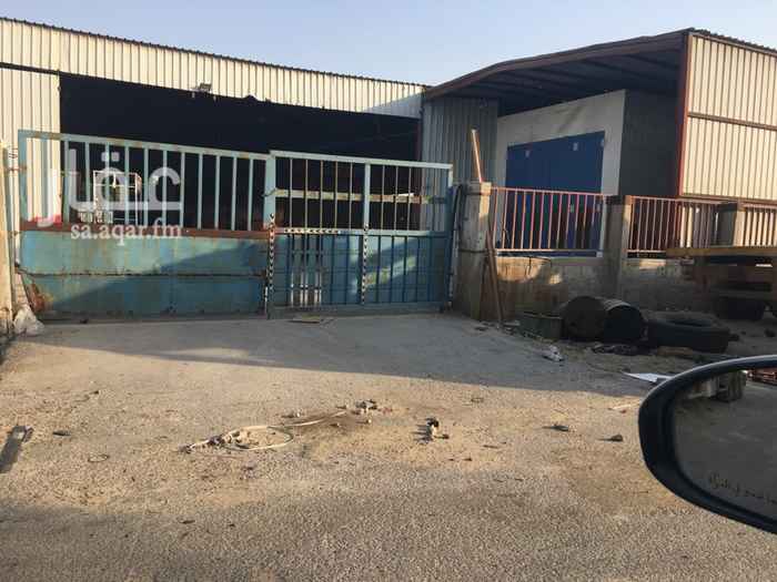 1662087 ورشة ومستودع للبيع المساحة الاجمالية ٢٤٠٠ متر مربع على ثلاث شوراع في صناعية دله