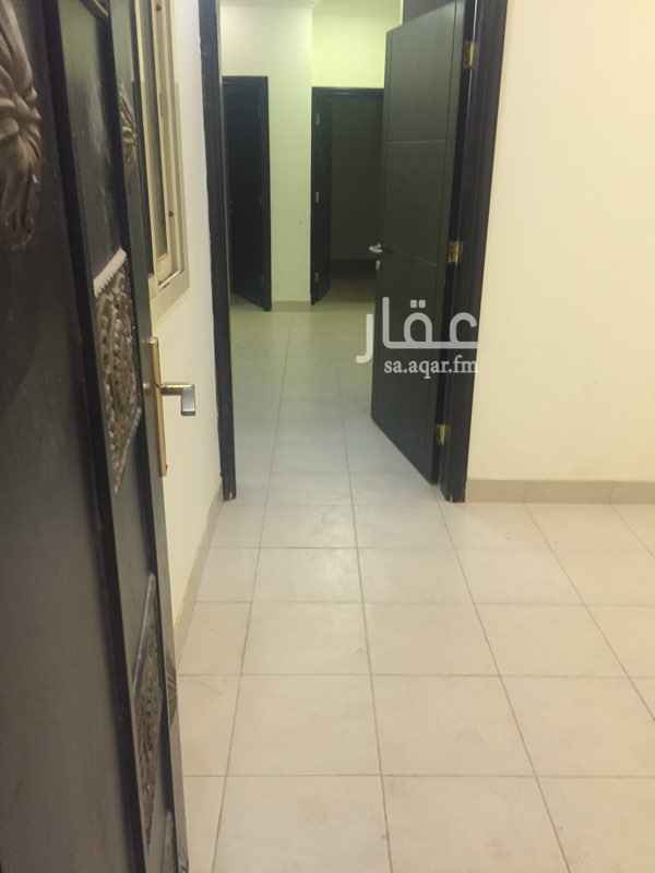 1501560 شقة للايجار بالقيروان تتكون من غرفتين نوم وصالتين ودورتين مياه مع سطح مع وجود مطبخ راكب نظيفة جداً