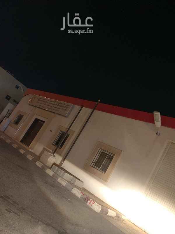1693762 للايجار مركز اسعاف سابق بالكامل يوجد به 3 فتحات + دورة مياه و5 غرف ومطبخ على شارعين عرض 60 و 10