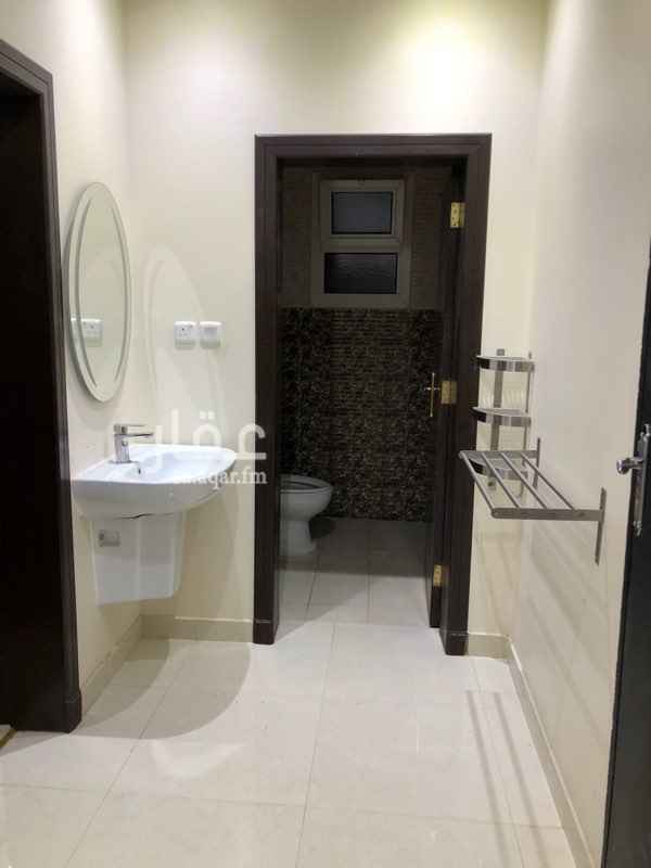 1351291 شقة مع سطح صغير.
اربع غرف وصالة.
مكيفات ركبة مطبخ راكب.
عداد كهرباء مستقل
مدخل مشترك مع شقة في الدور العلوي.