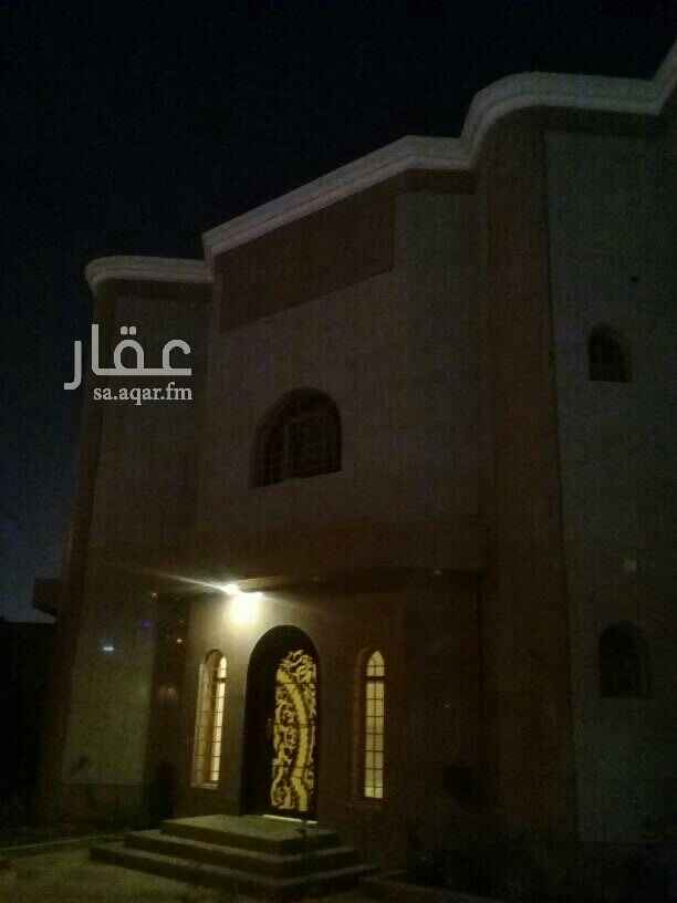 1692889 فيلا في الملقا مساحه ٩٠٠ متر درج صاله علي السوم