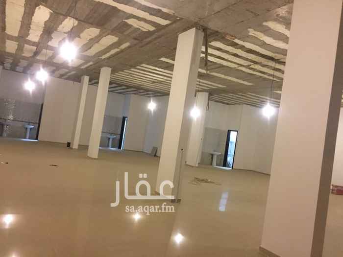 1699752 ثلاث محلات تجاريه جديده موقع جيد كل محل 4* 25
مع دورة مياه يوجد ثلاث شقق علوي