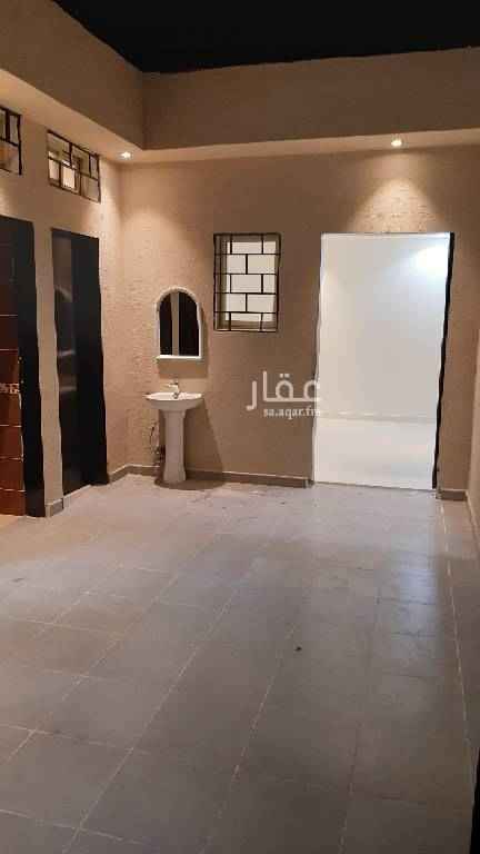 1752611 شاليه عزاب جديد للأيجار
مجلس كبير +غرفة + مطبخ+دورة مياة