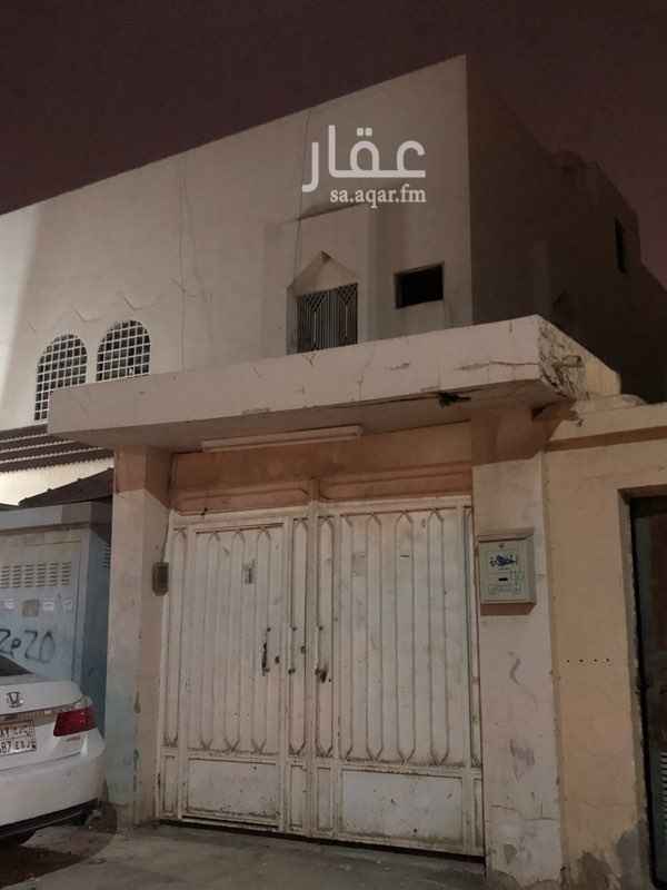 1630004 دبلكس دور علوي مكون من غرفتين نوم وصاله ومجلس ومقلط ودورتين مياة وسطح ، البيت نظيف من الداخل .