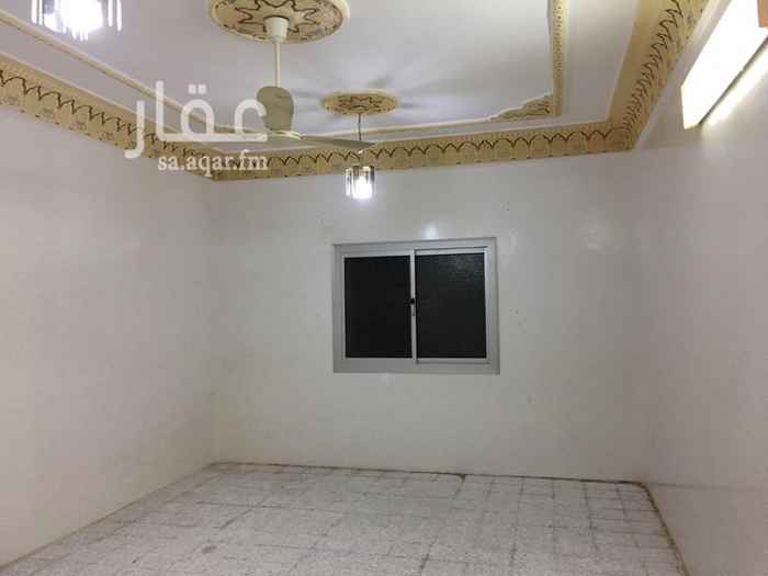 1186251 دور ثالث مع مدخل خاص بالشارع العلوي للعماره (يفتح الدور على الشارع مباشرة) وبلكونه، 6 غرف كبيره مع صاله و3 دورات مياه. تم تجديده من الداخل بعد المستأجر السابق، قريب من مدارس البنات الحكومية ومدارس الاولاد النموذجية بحي الخالدية.
عداد كهرب مستقل
20000 دفعه واحده
22000 دفعتين كل 6 أشهر
ابو احمد
0505220794