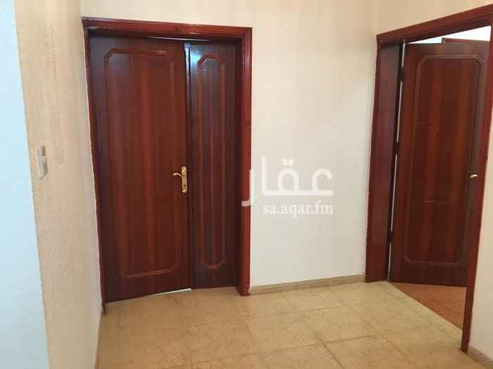 1424969 دور مع مدخل مشترك لدور اخر للمالك وهو ساكن بالرياض، يعتبر دور رابع بس من الشارع العلوي مدخله ويعتبر دور اول، عبارة عن ٦ غرف كبيرة ومطبخ راكب وثلاث دورات مياة وصالتين وبلكونه مطله.
عداد كهرباء مستقل
ومياه تحلية مشتركة.
الصالات جميعها سيراميك.
قريبة جدا من مجمع مدارس بنات حكومي بحي الخالدية
مدارس الاولاد في اعلى الحي
الايجار ٢٠٠٠٠ دفعه واحده
او ٢٤٠٠٠ دفعتين
للتواصل
0505220794
ابو احمد