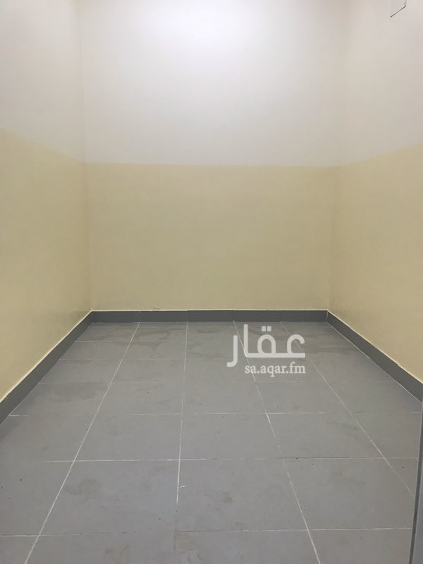 1632646 للإيجار غرفة سائق جديدة
دورة مياه مشتركة + مطبخ مشترك
السعر شامل الماء والكهرباء
دفعة واحدة فقط