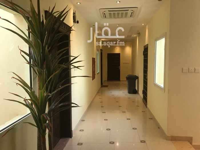 1661115 عبارة عن غرفة نوم وصالة ودورة مياه أو دورتي مياه ومطبخ مجهز ، مفروشة فرش جديد ، للإيجار الشهري تتراوح الأسعار بين ٤٠٠٠ و ٤٥٠٠ و ٦٠٠٠خاص بالعوائل ، دخول ذكي برقم سري ، مواقف بدروم بالريموت خصوصية تامة واحترام تام . في وسط الرياض قريب لمستشفى الأمن والعسكري والتخصصي مكون من ٢٨ سويت