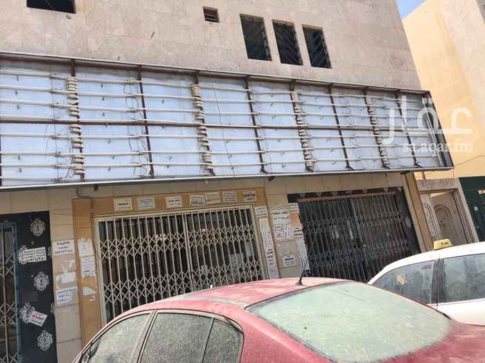 1616520 عماره تجاريه للايجار بالكامل تتكون من سبع شقق ٥محلات الفاضي من المحلات ٣ كل شقه تتكون من ٢غرفه وصاله ومجلس و٢حمام ومطبخ مطلوب شركه او مستثمر بعقد طويل شارع عبدالعزيز بن بشر حيالخليح تبعد عن شارع خالد بن وليد ٥٠٠متر تقريبا