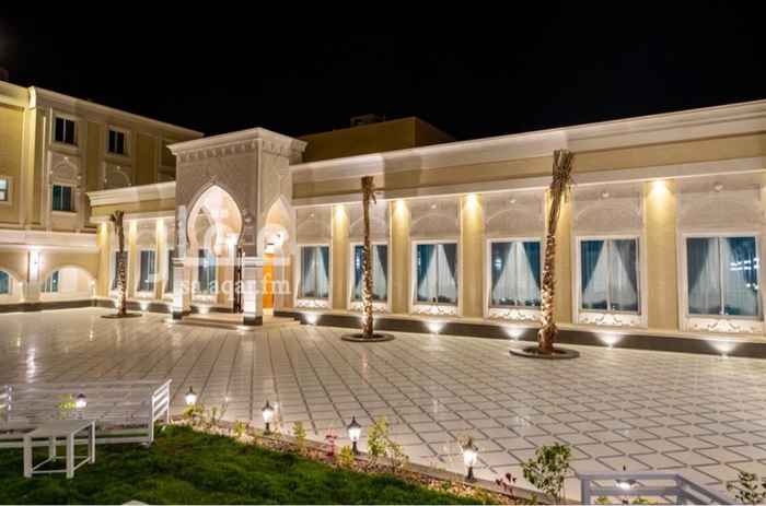 1689132 عبارة عن فلتين مساحة الفلة ٥٦٠ و مجالس ضيافة بين الفلتين مساحتها ٨٤٠ م( الموقع غير دقيق ). مؤثثة