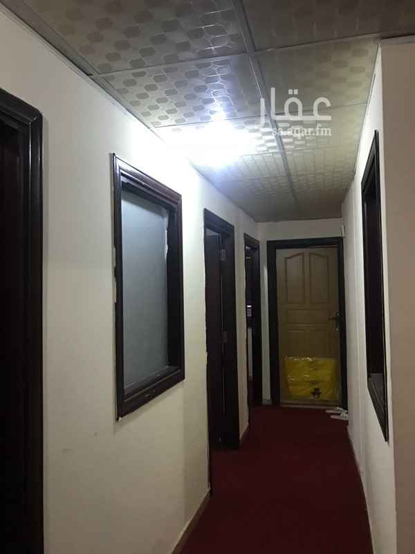 1204348 مكتب صغير مكون من اربع غرف وحمامين ومطبخ بالامكان تعديل الجدران حيث انها من البارتشن تصلح مكتب في مبنى مكاتب