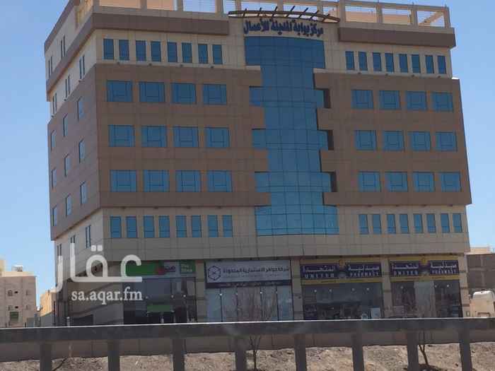 1506739 معرض تجاري في موقع مميز على الطريق الدائري الثاني بعمق١٥ وعرض ٧.٥ وميزانين ١٠وعرض ٧.٥ م بمركز تجاري حديث مشطب مناسب لاي نشاط غذائي او صحي او طبي ٦ مواقف سيارات مقابل الراشد مول وبوجد يجواره معرض ثاني يمكن فتحهم على بعض بحيث تثبح الراجهه على الدائري ١٦ م يوجد به نظام مكافحه الحريق