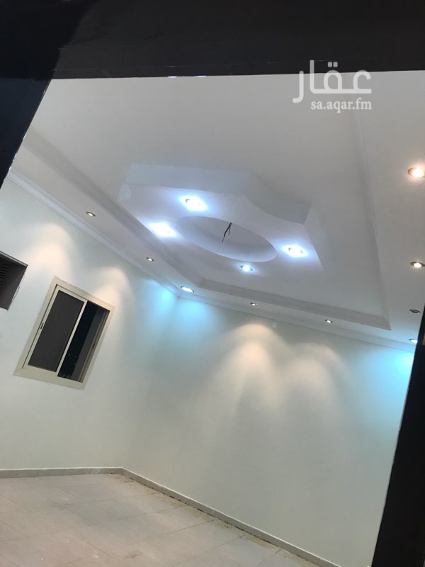 1709951 شقة ٤ غرف
حمام٢
مطبخ جاهز
صالة
مدخل الرجال
ومدخل للنساء